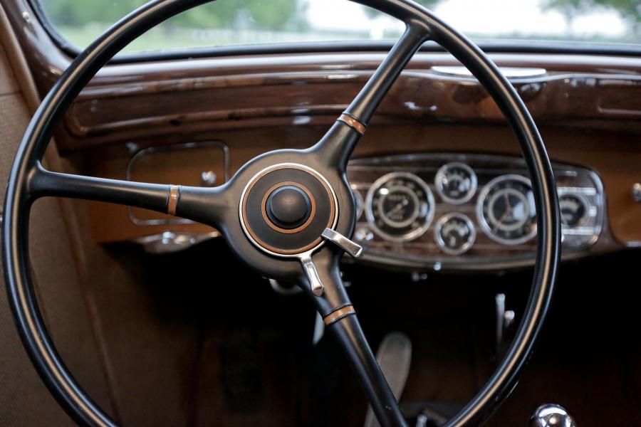  Pierce-Arrow 12 Model Sedan 1934 года  (фото 11 из 32)